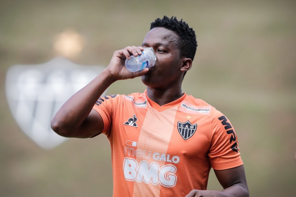 Cazares pode ser jogador do Corinthians no Brasileiro; negociao avanou nas ltimas horas