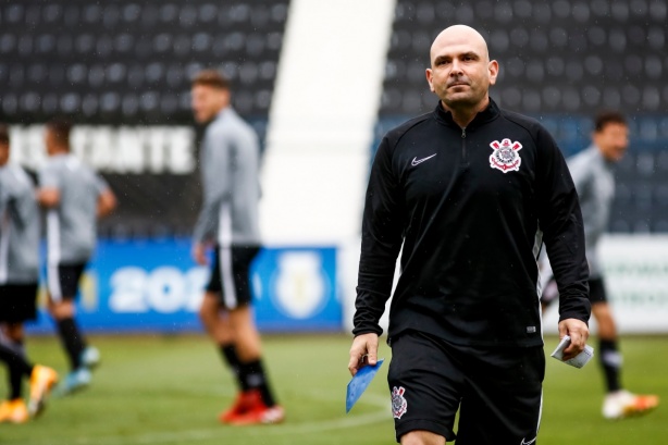Carlos Leiria estava no comando do Sub-15, mas chegou a assumir o Sub-20 na �ltima temporada ap�s Dyego Coelho ser interino do profissional