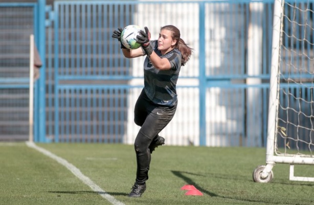 Luana viajou com o elenco para Manaus e ficou � disposi��o do t�cnico Artur Elias