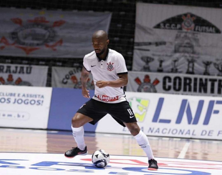 Henrique foi titular do Corinthians no empate diante da Intelli
