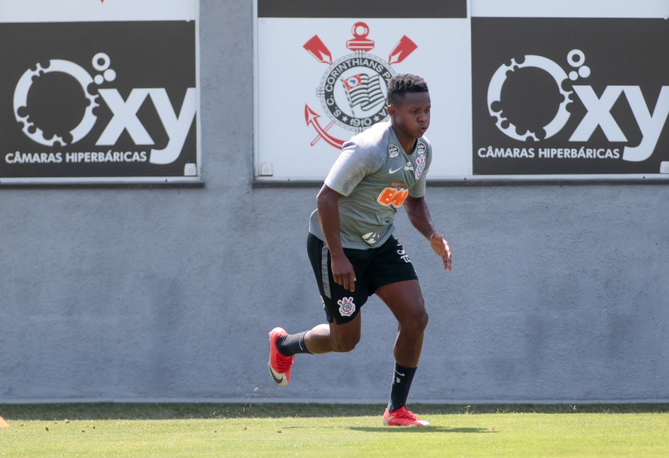 Cazares ainda faz trabalhos fsicos de olho na estreia pelo Corinthians