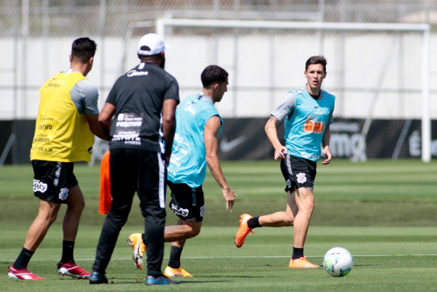 Coelho tem tentado implantar sua filosofia de jogo no elenco profissional do Tim�o