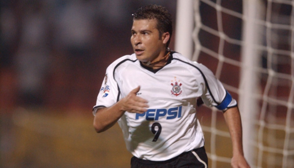 Luizo acredita que o time do Corinthians era superior ao rival em 2000