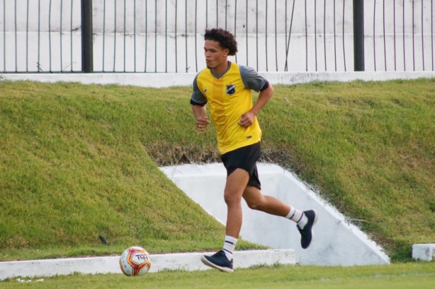 Corinthians comprou o lateral-esquerdo Reginaldo