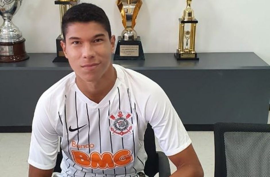 Corinthians renova contrato de Wallace, atacante do elenco sub-23