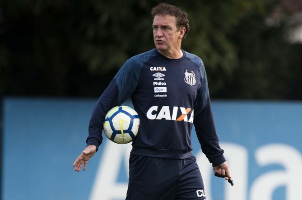 Cuca não comandará o Santos contra o Corinthians