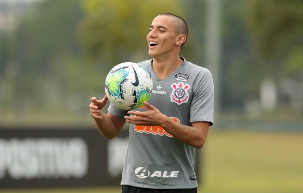 Mantuan entrou no segundo tempo do cl�ssico contra o Santos e teve boa atua��o