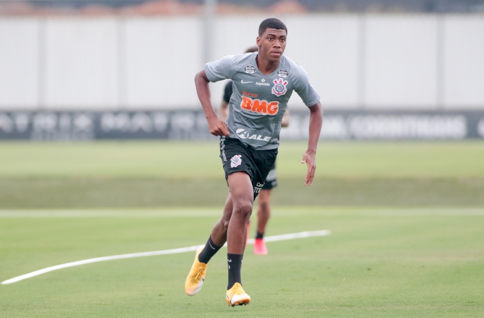 Felipe foi novidade entre os profissionais do Corinthians no treino desta quinta-feira