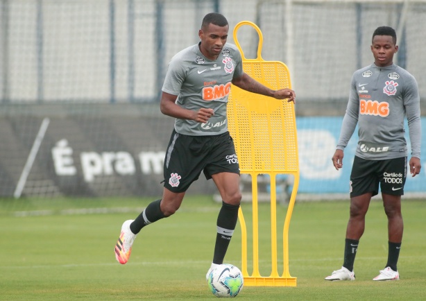 Marllon retornou ao Corinthians ap�s les�o de Danilo Avelar