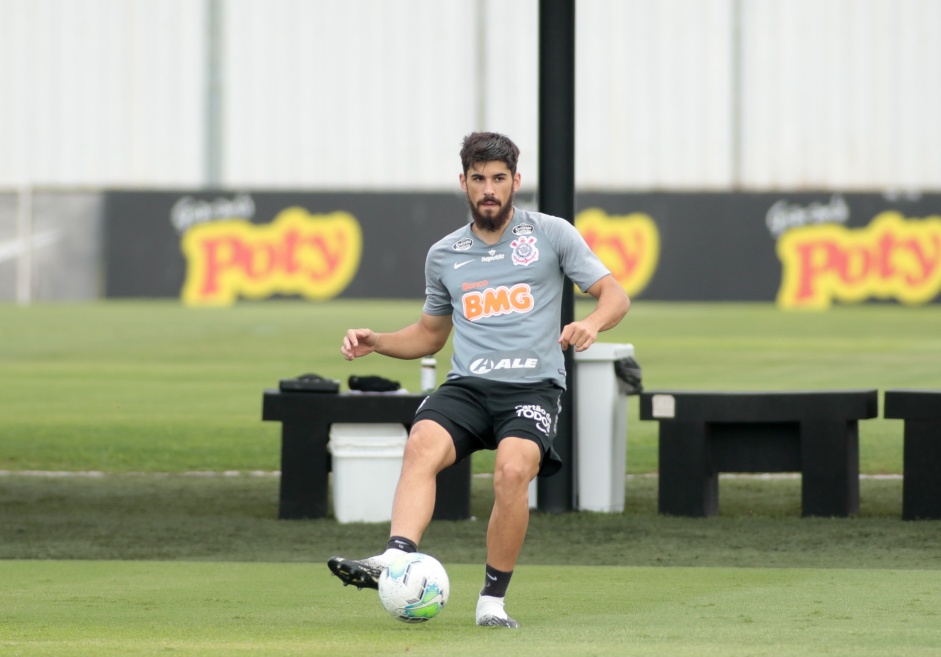 Bruno Mndez ganhar oportunidade como titular da zaga do Corinthians aps a leso de Danilo Avelar