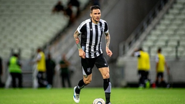Tiago deve voltar ao time titular diante do Corinthians