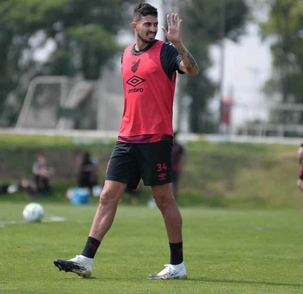 Pedro Henrique deve ser titular do Athletico na noite desta quarta-feira
