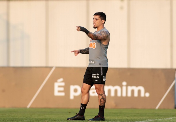 Fagner comentou as mudanças táticas sofridas pelo Corinthians ao longo do ano