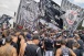 Torcida do Corinthians lota frente do CT em apoio ao time antes do jogo com o Flamengo; veja fotos