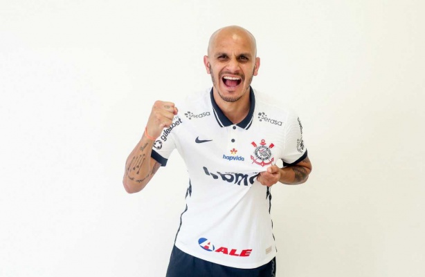 F�bio Santos � anunciado oficialmente pelo Corinthians