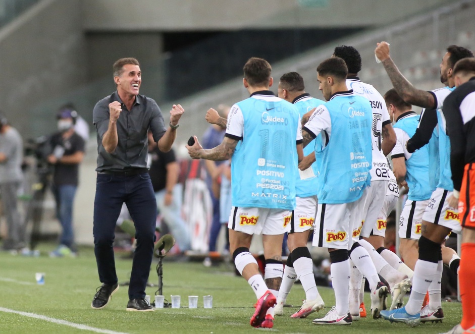 Corinthians venceu o Athletico em Curitiba na estreia de Mancini