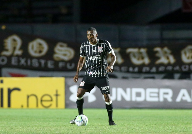 Marllon seguiu no time titular do Corinthians mesmo com Bruno Mndez  disposio