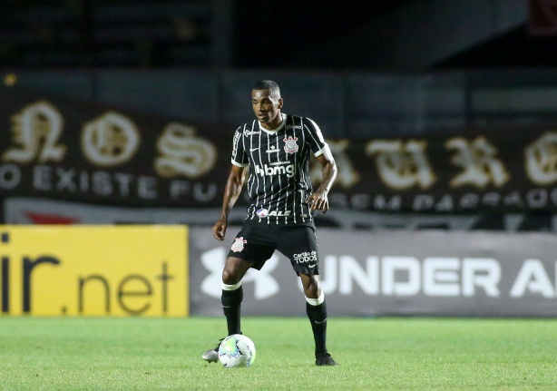 Marllon seguiu no time titular do Corinthians mesmo com Bruno Méndez à disposição