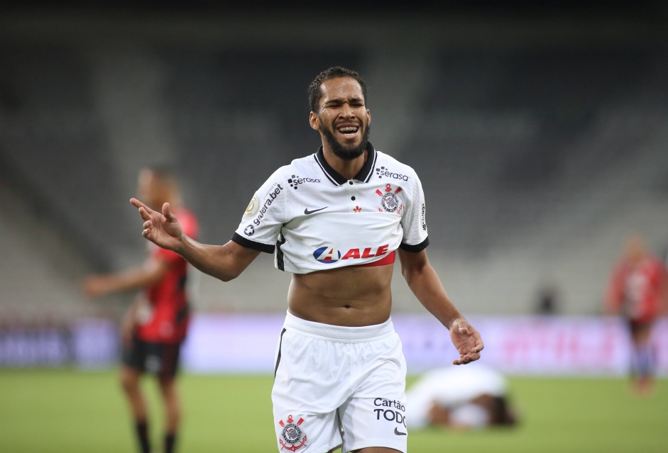 Everaldo marcou dois gols nos ltimos trs jogos do Corinthians