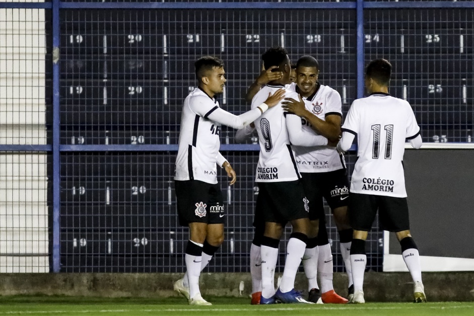 Corinthians dominou o Gois e ganhou sua sexta partida no Campeonato Brasileiro