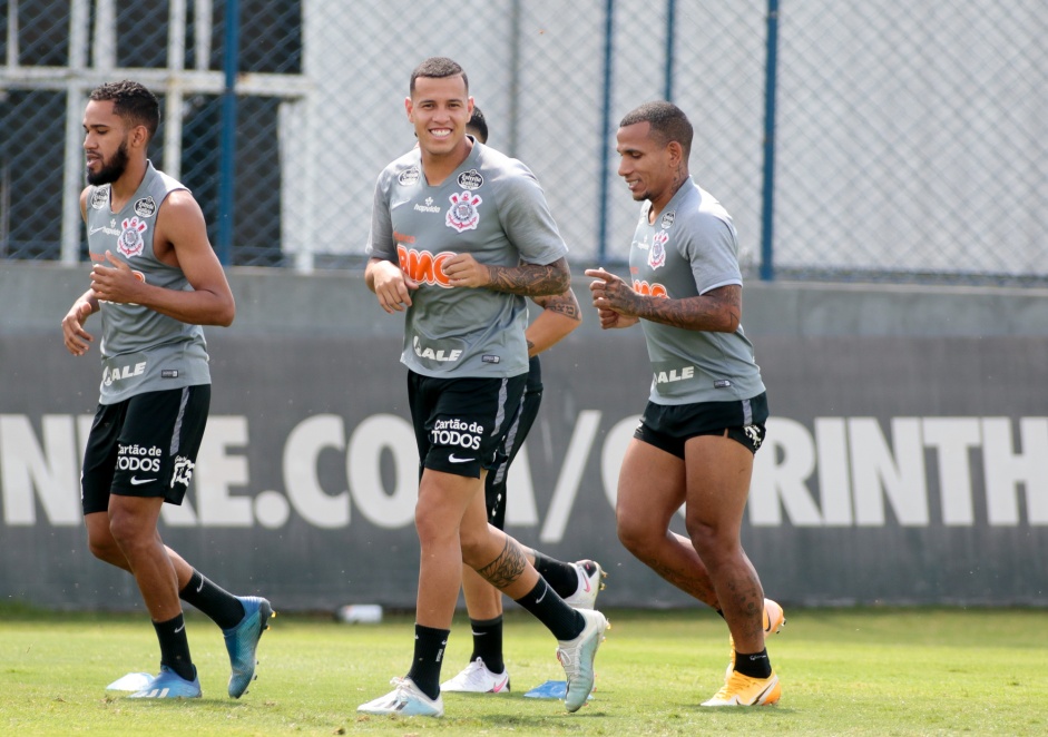 Jogadores do Corinthians trabalharam na manh deste domingo no CT Joaquim Grava