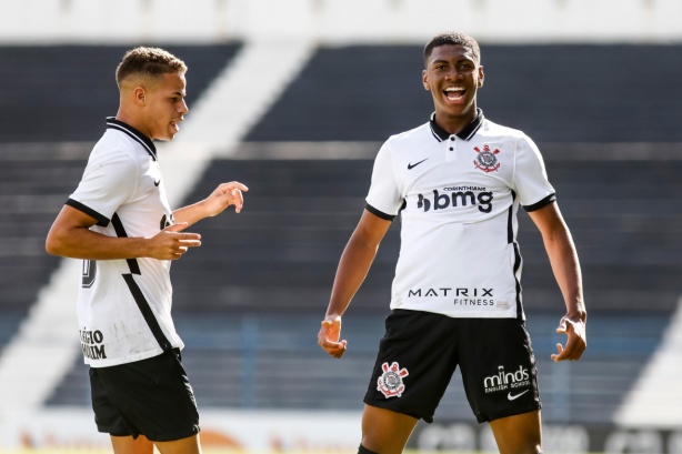 Felipe Augusto brilha em vit�ria do Corinthians pelo Brasileir�o Sub-17