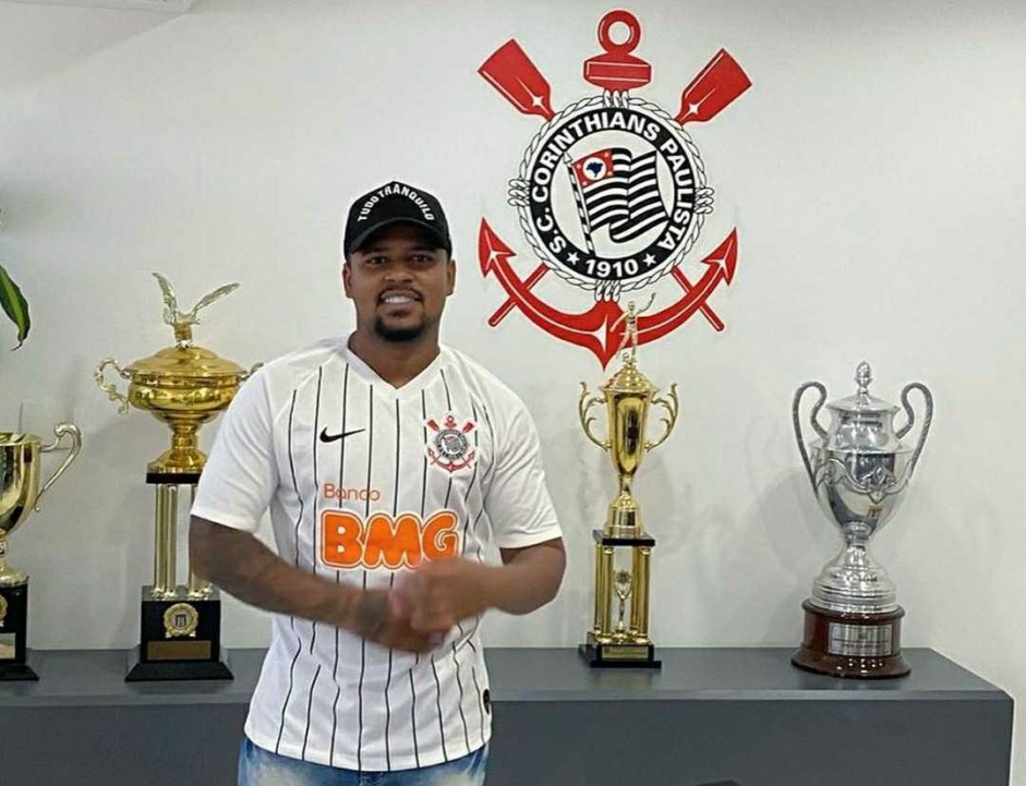 Diogo discutiu com torcedora do Corinthians nas redes sociais