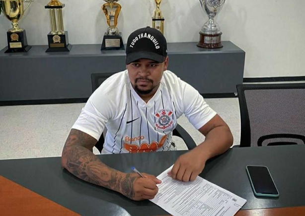 Diogo Vitor assinou contrato com o Corinthians para jogar pelo Sub-23