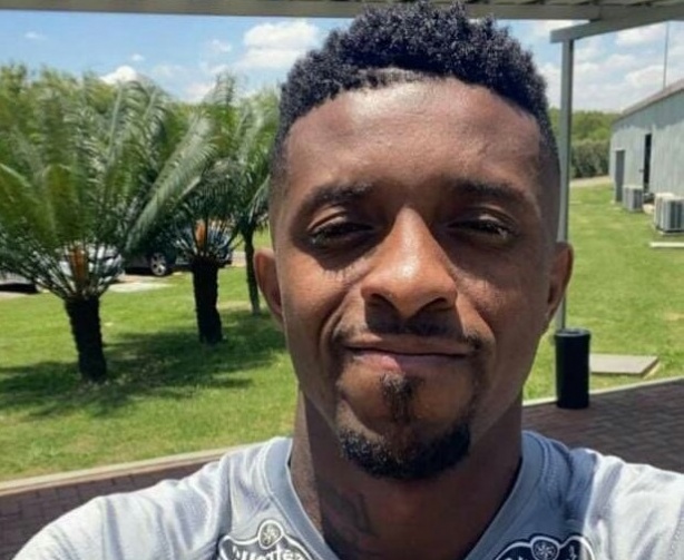 Cafu apareceu com a camisa corinthiana dentro do CT Joaquim Grava