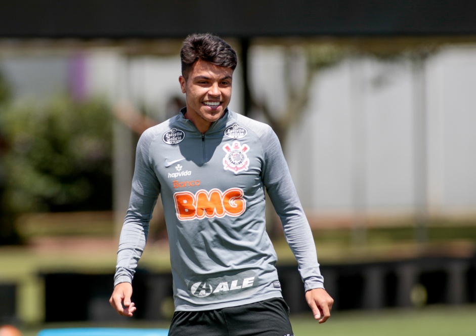 Roni voltou a treinar com o time principal do Corinthians depois de atuar pelo Sub-23