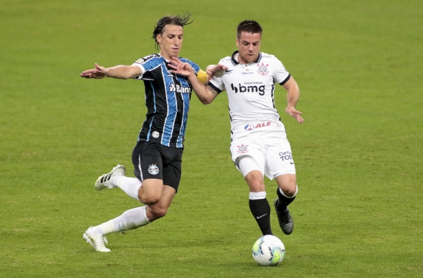 Gr�mio deve ter time titular contra o Corinthians