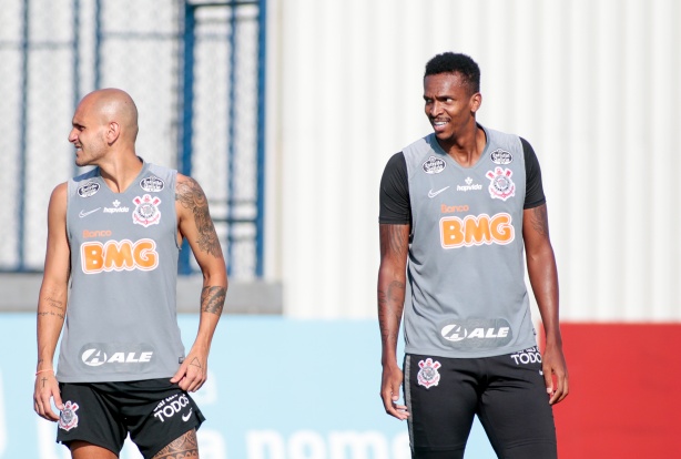 Jô deve ser a novidade maior do time titular contra o Coritiba; Cazares, de volta após problema físico, provavelmente fica no banco