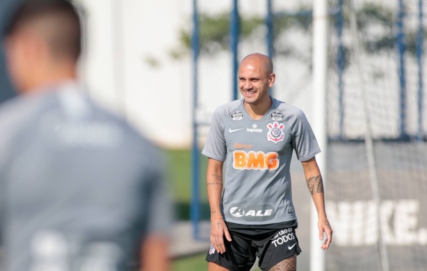 F�bio Santos voltou a marcar e garantiu a vit�ria do Corinthians contra o Coritiba