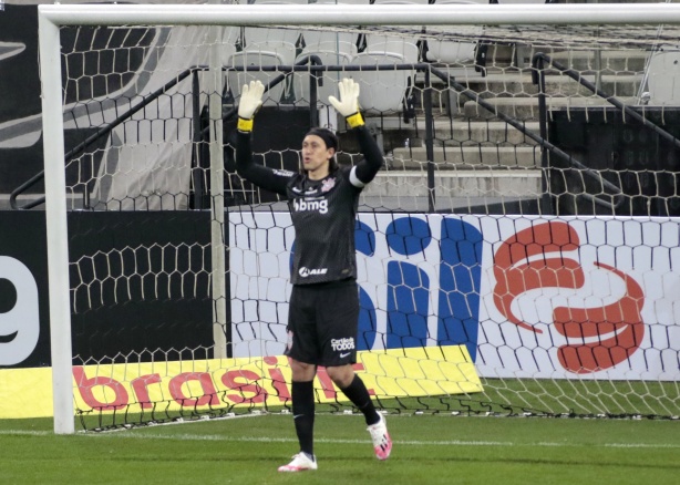 Cássio segue em observação no hospital; goleiro se recupera bem