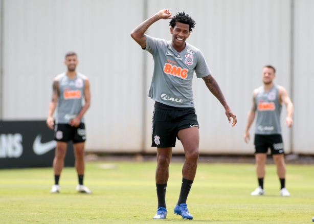 Gil foi titular do Corinthians no empate com o Fortaleza