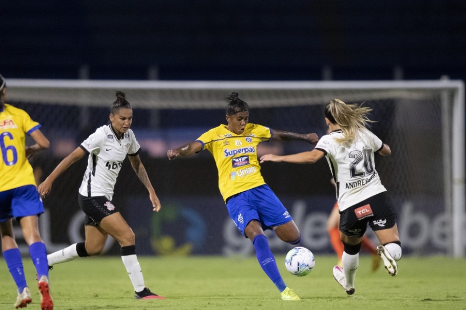 Corinthians e Ava empataram a primeira final do Brasileiro sem gols