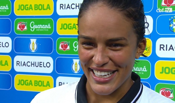 Gabi n�o segurou as l�grimas ao comemorar conquista depois de les�o grave