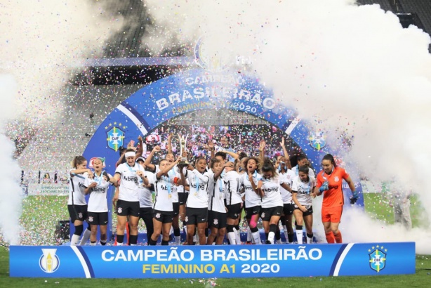 Meu Timão on X: O Corinthians Feminino tirou Dérbi Paulista de letra em  2020 e DOMINOU o adversário. Foram cinco confrontos neste ano, o Timão  ganhou três vezes, e os dois outros