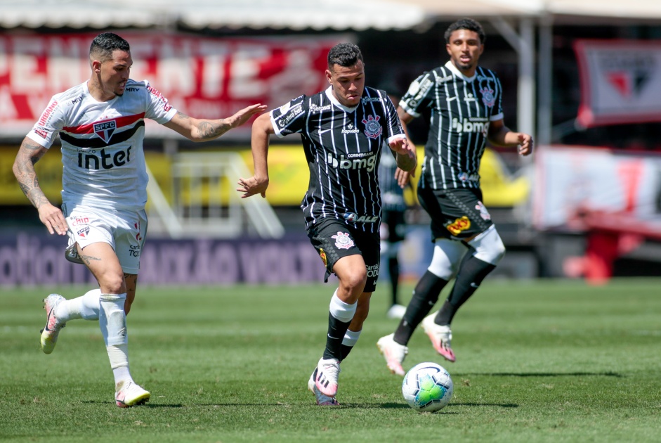 Luciano foi o nico reforo de Diniz no So Paulo este ano, enquanto o Corinthians trouxe 13 jogadores, entre eles Sidcley e Ederson
