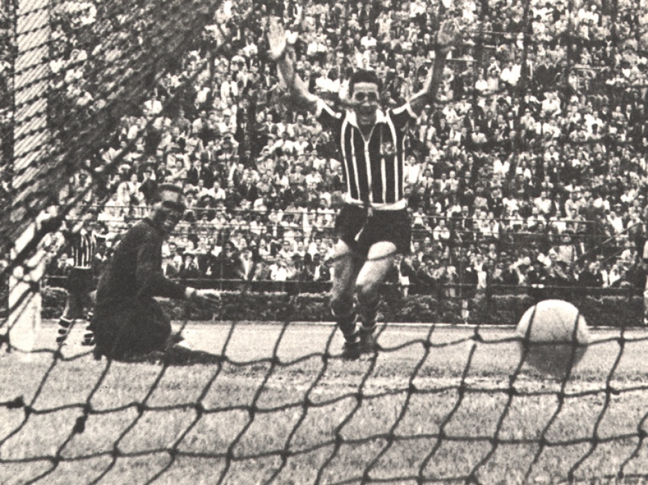 Com 305 gols, Cludio  o jogador que mais vezes balanou as redes pelo Corinthians