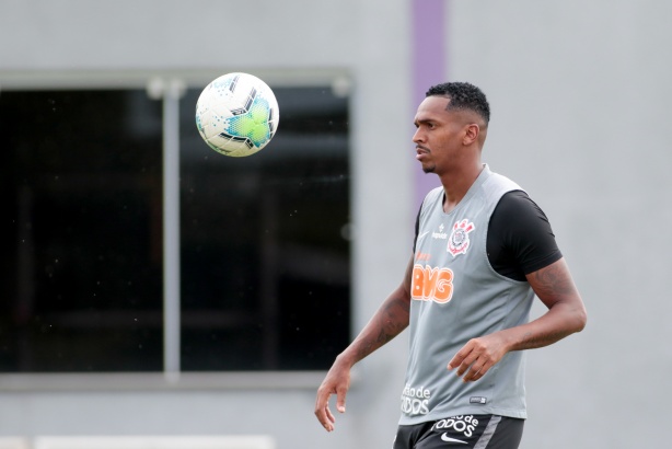 Jô volta de suspensão e pode atuar contra o Goiás