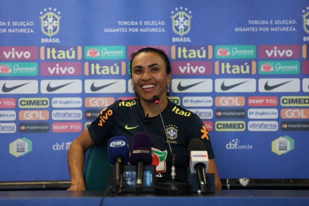 Marta tem contrato nos Estados Unidos e n�o negocia com o Corinthians no momento
