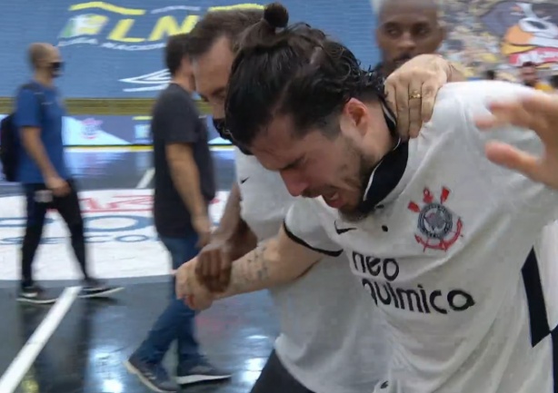Jackson Samurai passou mal em quadra com o spray de pimenta
