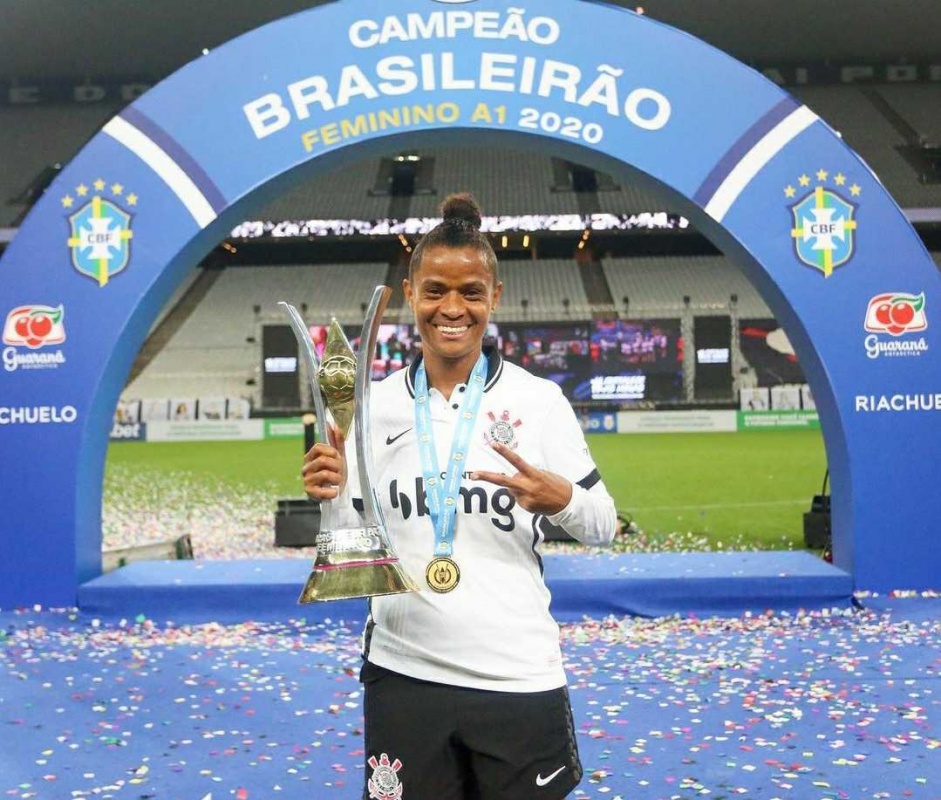 Grazi renovou seu contrato e seguir defendendo o Corinthians em 2021