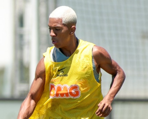 Davó apareceu de cabelo branco no último treinamento antes da folga