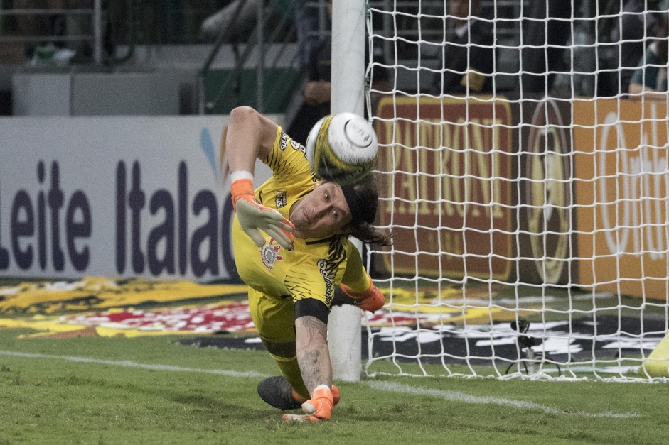 Cássio fecha década na liderança de goleiros com mais defesas de pênaltis no Brasileirão