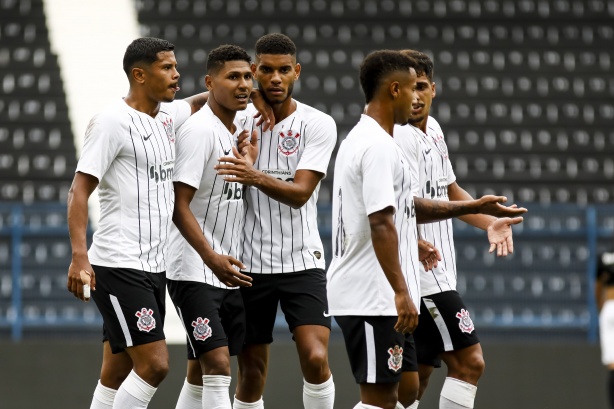 Presidente do Corinthians Duílio Monteiro Alves anuncia mudanças no elenco  e diretor