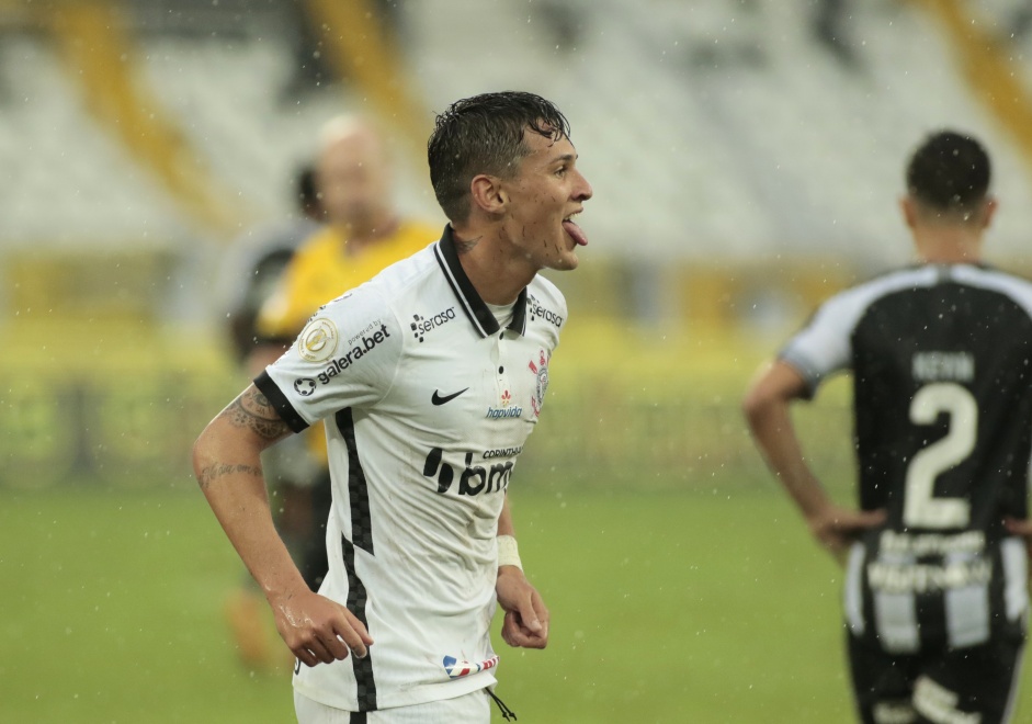 Mateus Vital chegou a viver seu melhor momento pelo Corinthians na temporada 2021; jogador foi emprestado pelo Timo e se despediu nesta segunda-feira