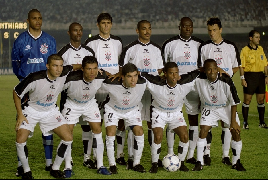 Há 21 anos, Corinthians fechava com chave de ouro a passagem do melhor meio-campo da sua história