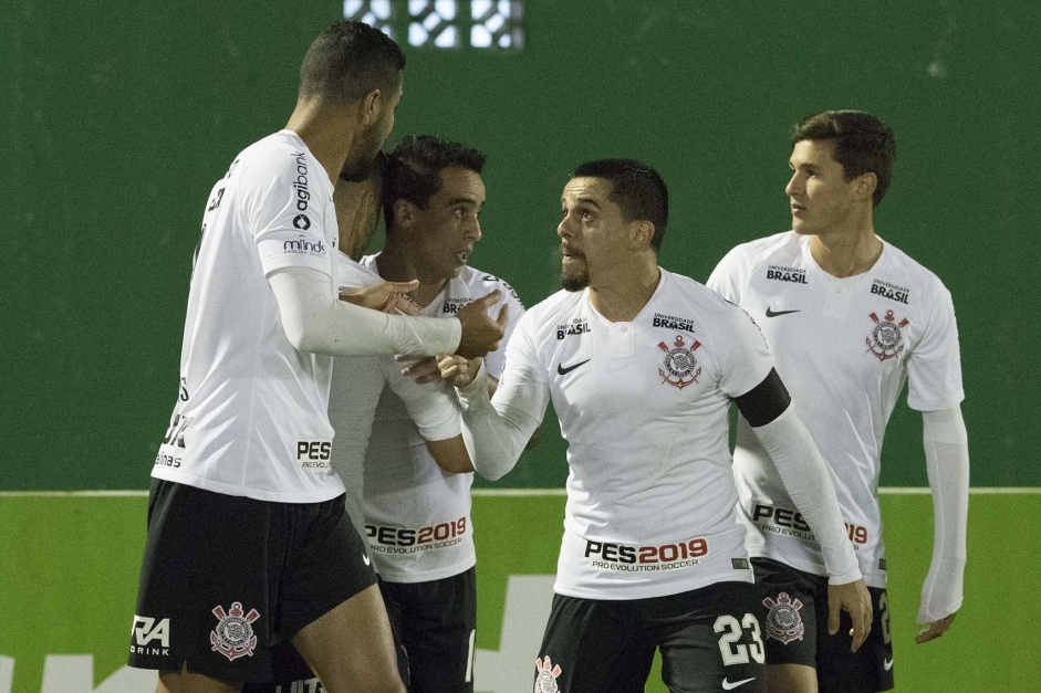 Jadson marcou o último gol de falta do Corinthians, em 2018